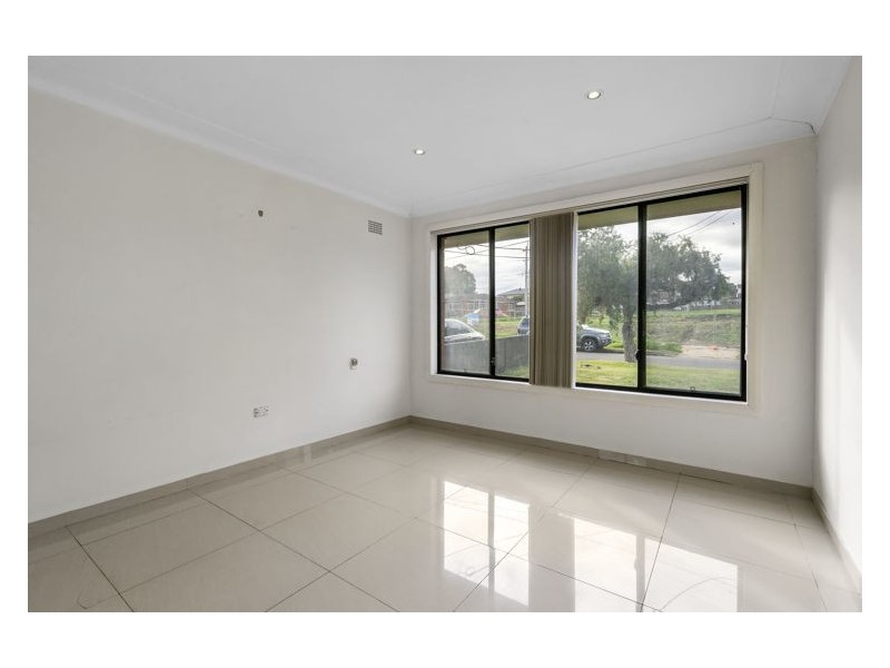 4 Robyn Street, Woodpark NSW 2164