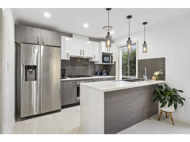 37 Desley Crescent, Prospect NSW 2148