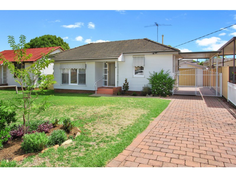 8 Adams Crescent, St Marys NSW 2760