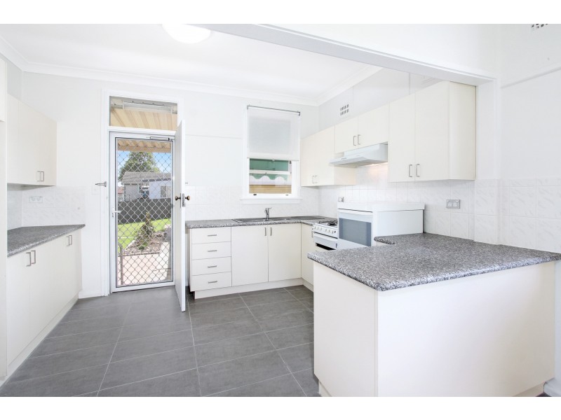 8 Adams Crescent, St Marys NSW 2760