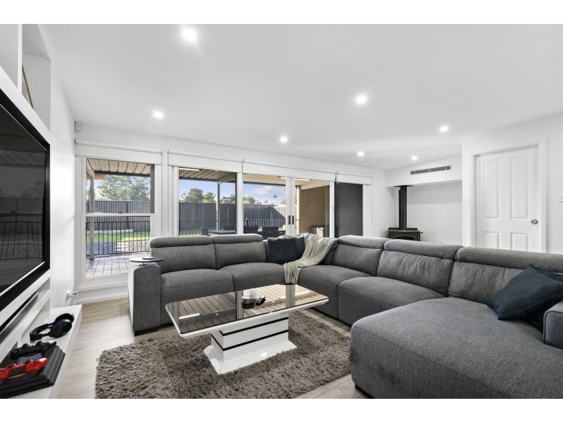 18 Mangariva Avenue, Lethbridge Park NSW 2770