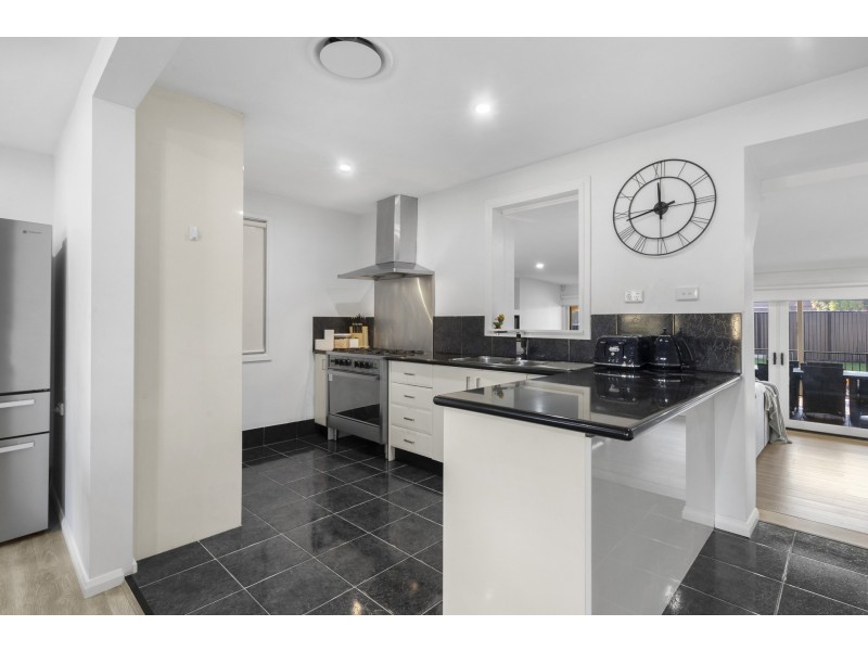 18 Mangariva Avenue, Lethbridge Park NSW 2770