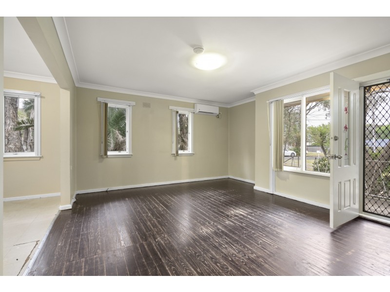 41 Lingayen Avenue, Lethbridge Park NSW 2770