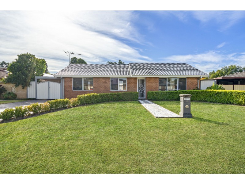 4 Chateau Crescent, St Clair NSW 2759