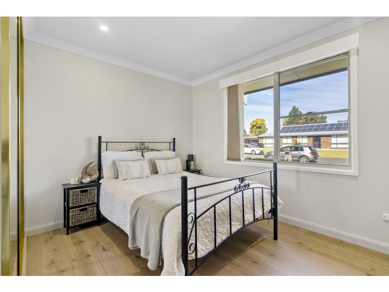 4 Chateau Crescent, St Clair NSW 2759