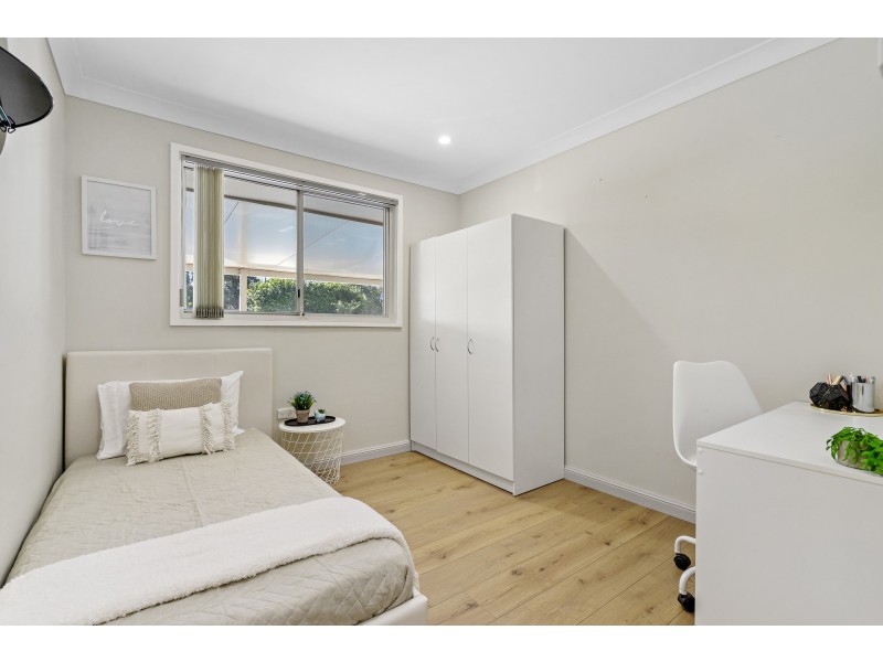 4 Chateau Crescent, St Clair NSW 2759