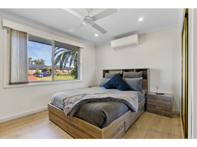 4 Chateau Crescent, St Clair NSW 2759