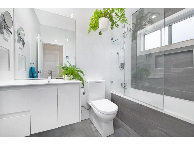 16 Oxley Street, Lalor Park NSW 2147