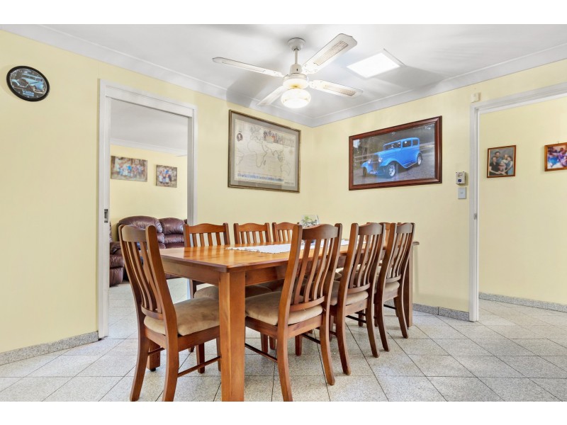 27 Elwood Crescent, Quakers Hill NSW 2763