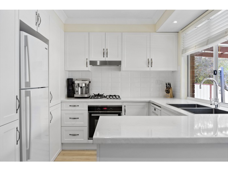 9 Oaktree Grove, Prospect NSW 2148