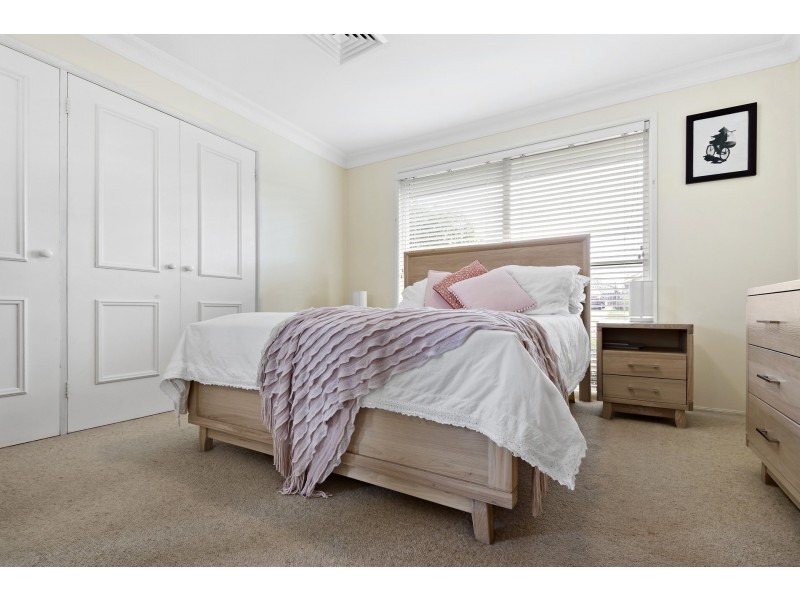 9 Oaktree Grove, Prospect NSW 2148