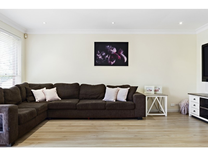 9 Oaktree Grove, Prospect NSW 2148