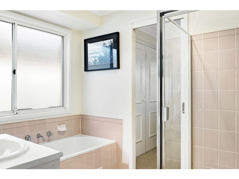 9 Oaktree Grove, Prospect NSW 2148