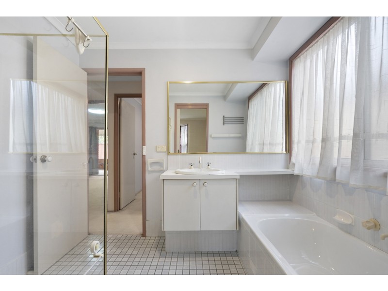 20 Oaktree Grove, Prospect NSW 2148