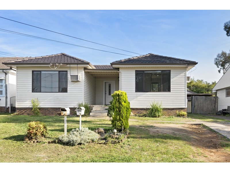 33 Blue Hills Crescent, Blacktown NSW 2148