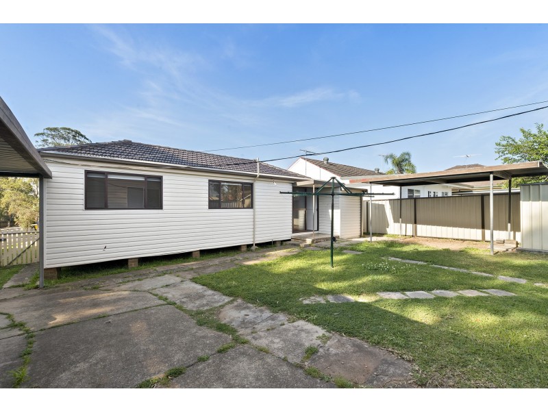 33 Blue Hills Crescent, Blacktown NSW 2148