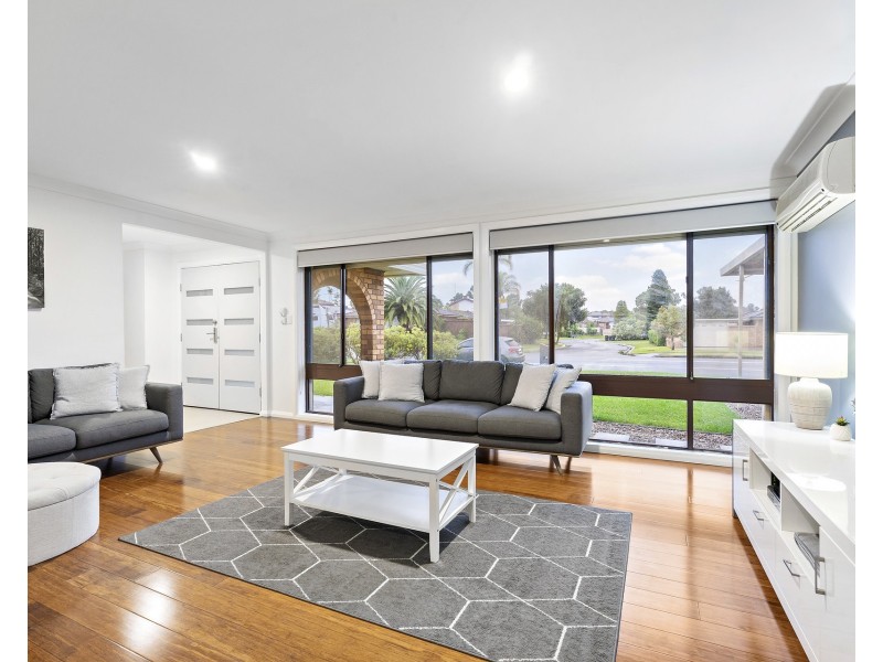 11 Banks Drive, St Clair NSW 2759