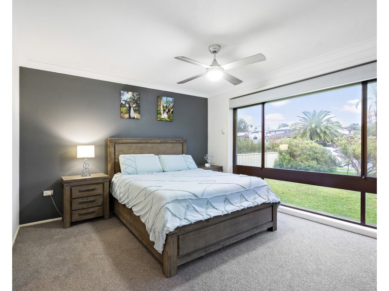 11 Banks Drive, St Clair NSW 2759