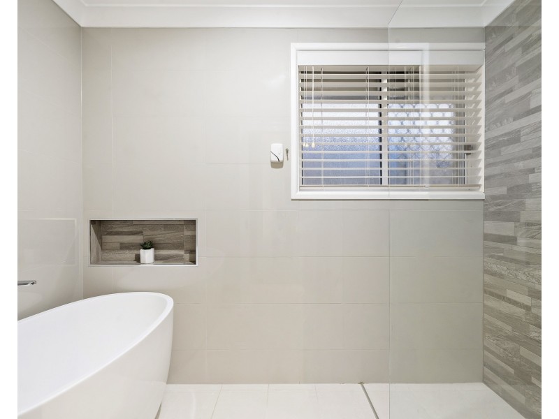 11 Banks Drive, St Clair NSW 2759