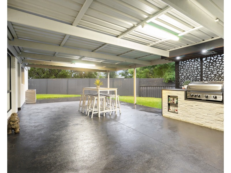 11 Banks Drive, St Clair NSW 2759