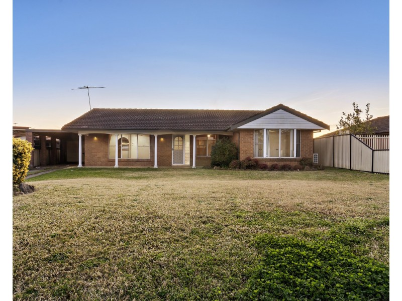 50 Menzies Circuit, St Clair NSW 2759