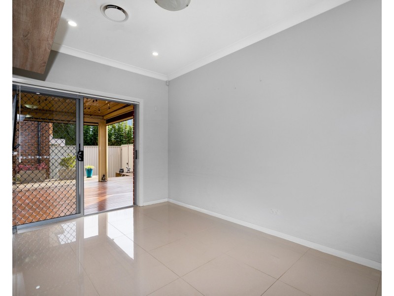 2/33 Railway Road, Quakers Hill NSW 2763