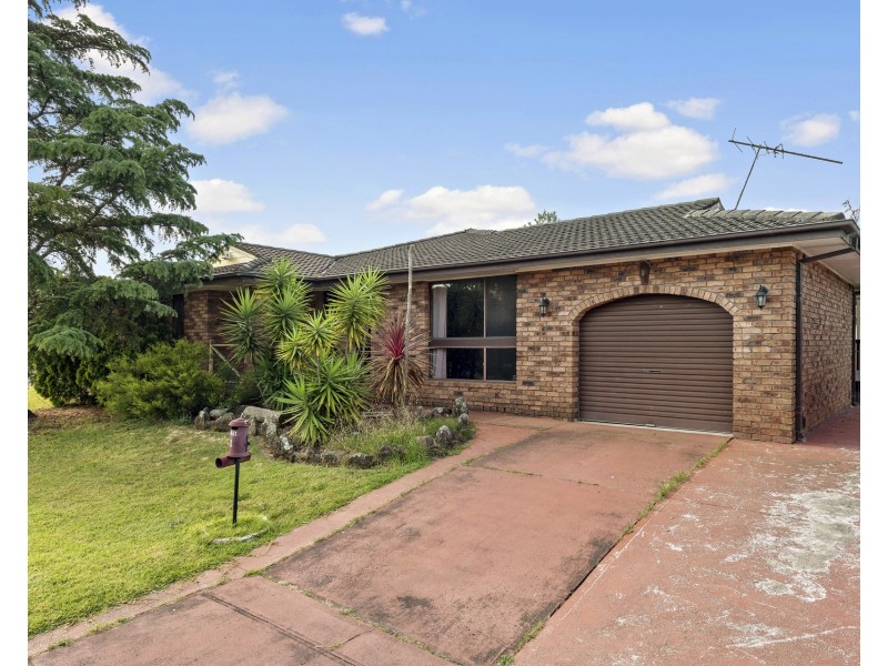 26 Blaxland Avenue, Luddenham NSW 2745