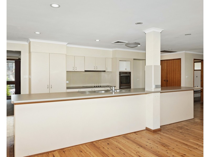 26 Blaxland Avenue, Luddenham NSW 2745