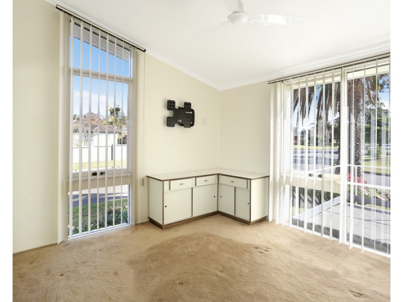 18 Loxwood Avenue, Cambridge Park NSW 2747