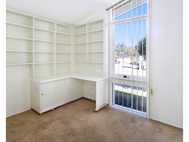 18 Loxwood Avenue, Cambridge Park NSW 2747