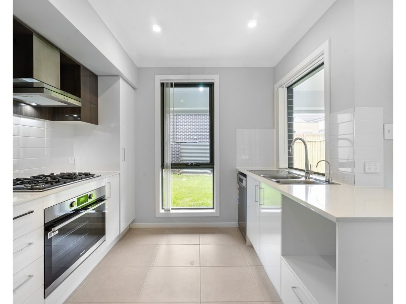 252 Sixth Avenue, Austral NSW 2179