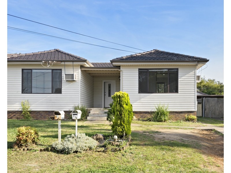 33 Blue Hills Crescent, Blacktown NSW 2148