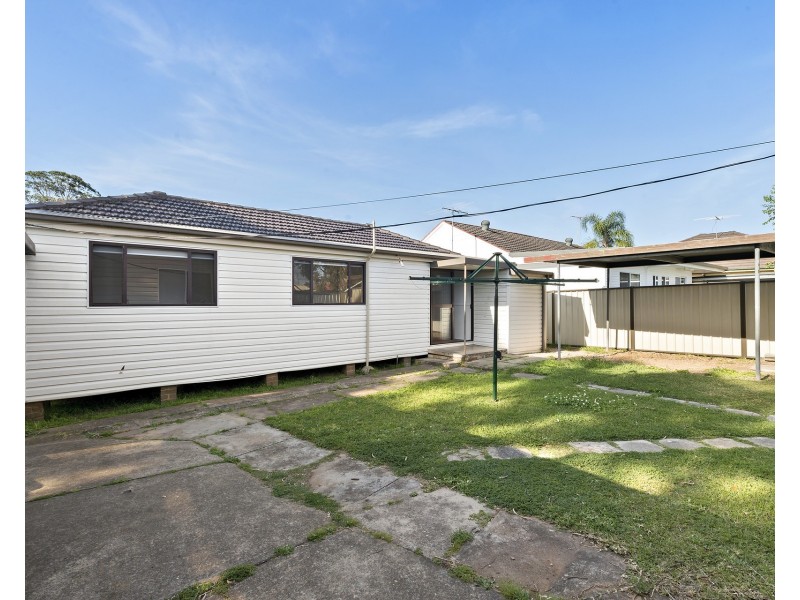 33 Blue Hills Crescent, Blacktown NSW 2148