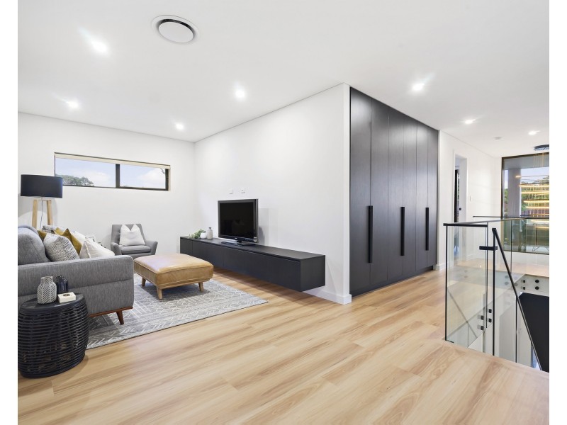 6 Lowry Road, Lalor Park NSW 2147