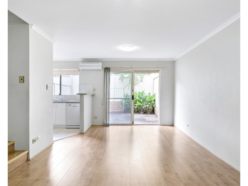 2/3 Reid Avenue, Westmead NSW 2145