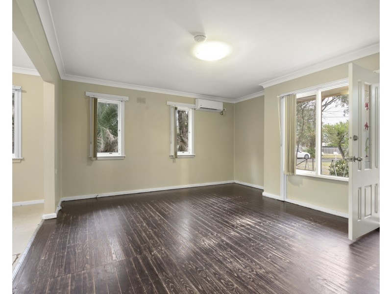 41 Lingayen Avenue, Lethbridge Park NSW 2770