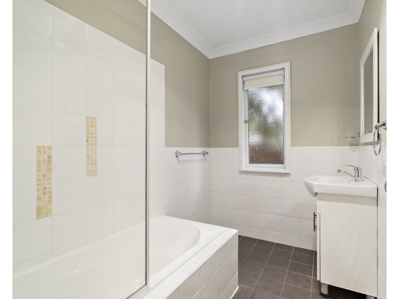 41 Lingayen Avenue, Lethbridge Park NSW 2770