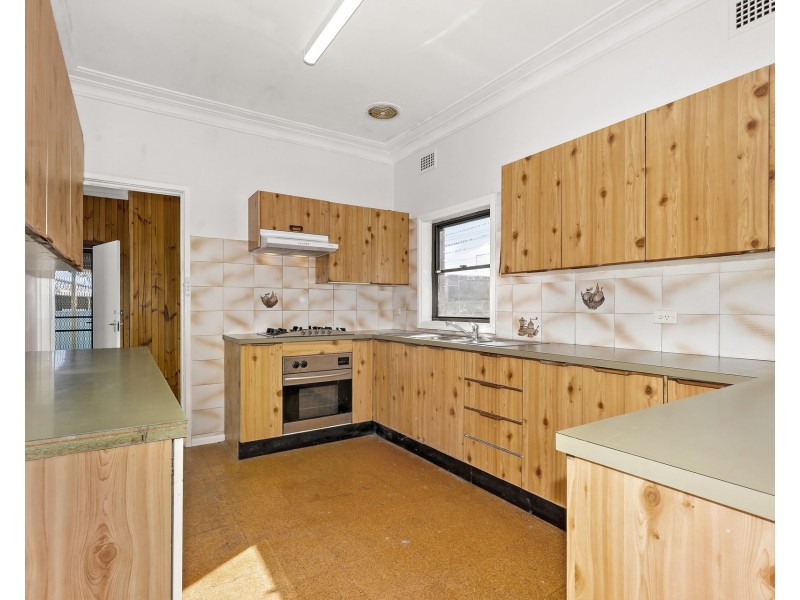 174 Binalong Road, Toongabbie NSW 2146