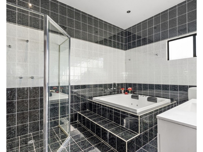 15 Vancouver Avenue, Toongabbie NSW 2146