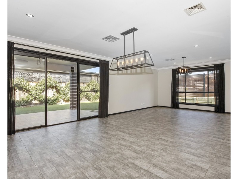 40 Hampton Crescent, Prospect NSW 2148