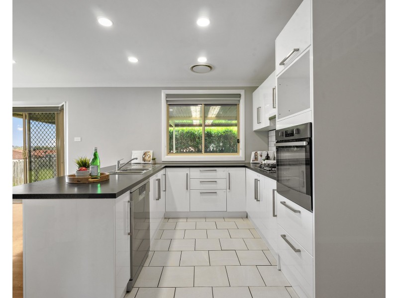 10 Dutba Place, Glenmore Park NSW 2745