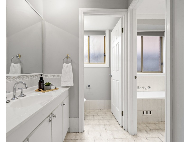 10 Dutba Place, Glenmore Park NSW 2745