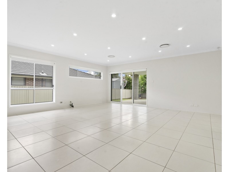 42 Hampton Crescent, Prospect NSW 2148