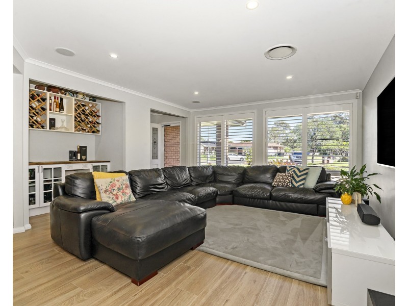 4 Raleigh Close, St Clair NSW 2759