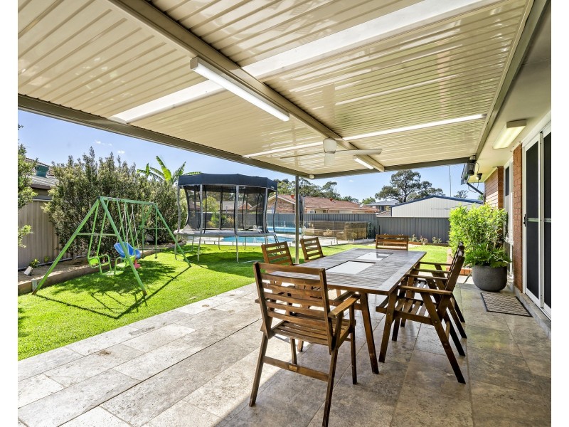 4 Raleigh Close, St Clair NSW 2759