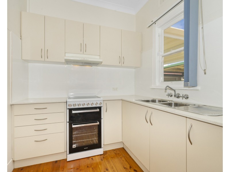 42 Amos Street, Westmead NSW 2145