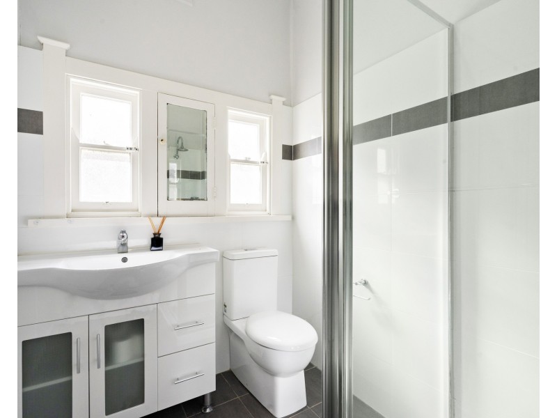 42 Amos Street, Westmead NSW 2145