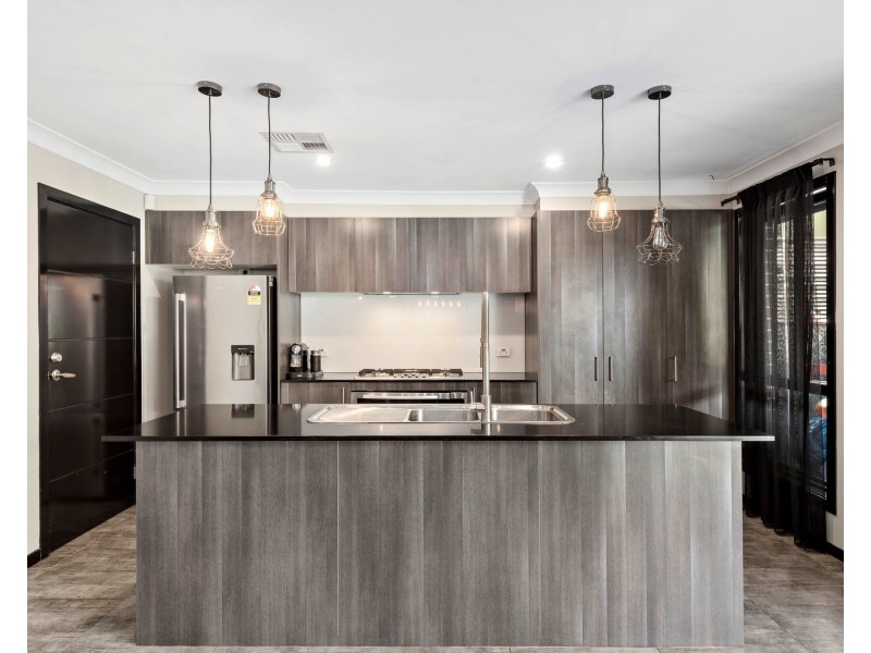 40 & 40a Hampton Crescent, Prospect NSW 2148