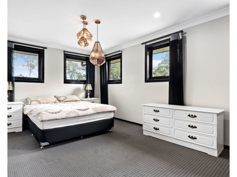 40 & 40a Hampton Crescent, Prospect NSW 2148