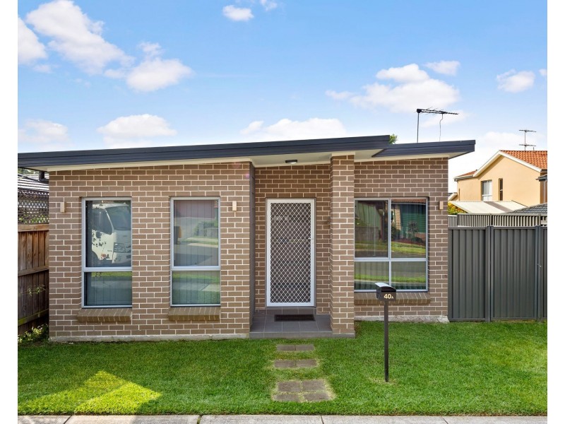 40 & 40a Hampton Crescent, Prospect NSW 2148
